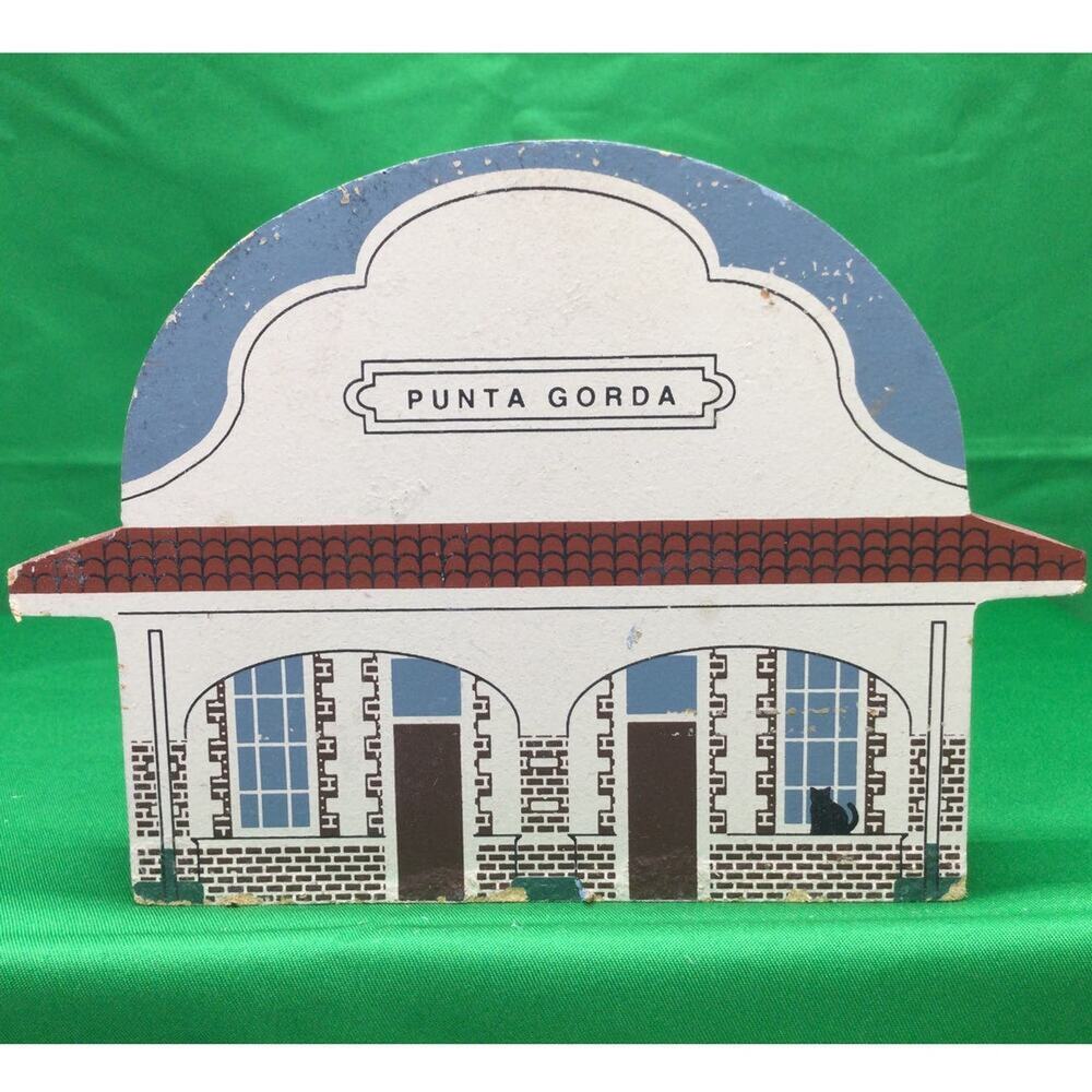 The Cats Meow 1994 Punta Gorda Depot Florida Wooden Shelf Sitter